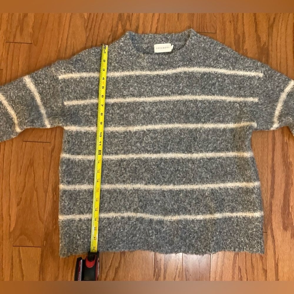 Dreamers by Debut Grey White Striped Boucle Knit Sweater C9849 Womens SM - Picture 6 of 8